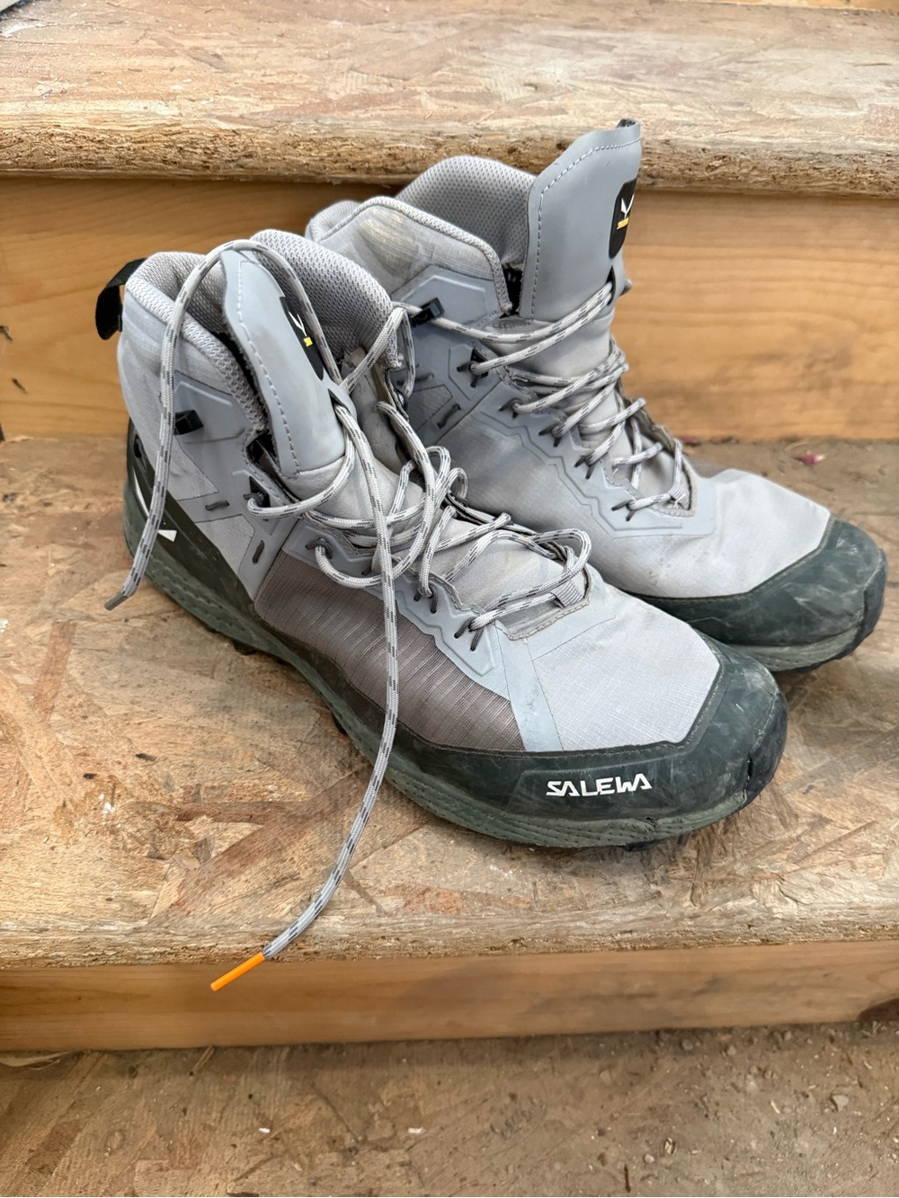 Salewa Men’s Light Grey Technical Mountaineering Boots